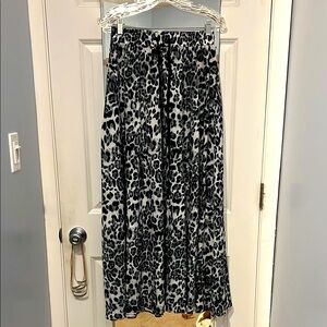 Flowing Gray Leopard Print Maxi Skirt. Size M
